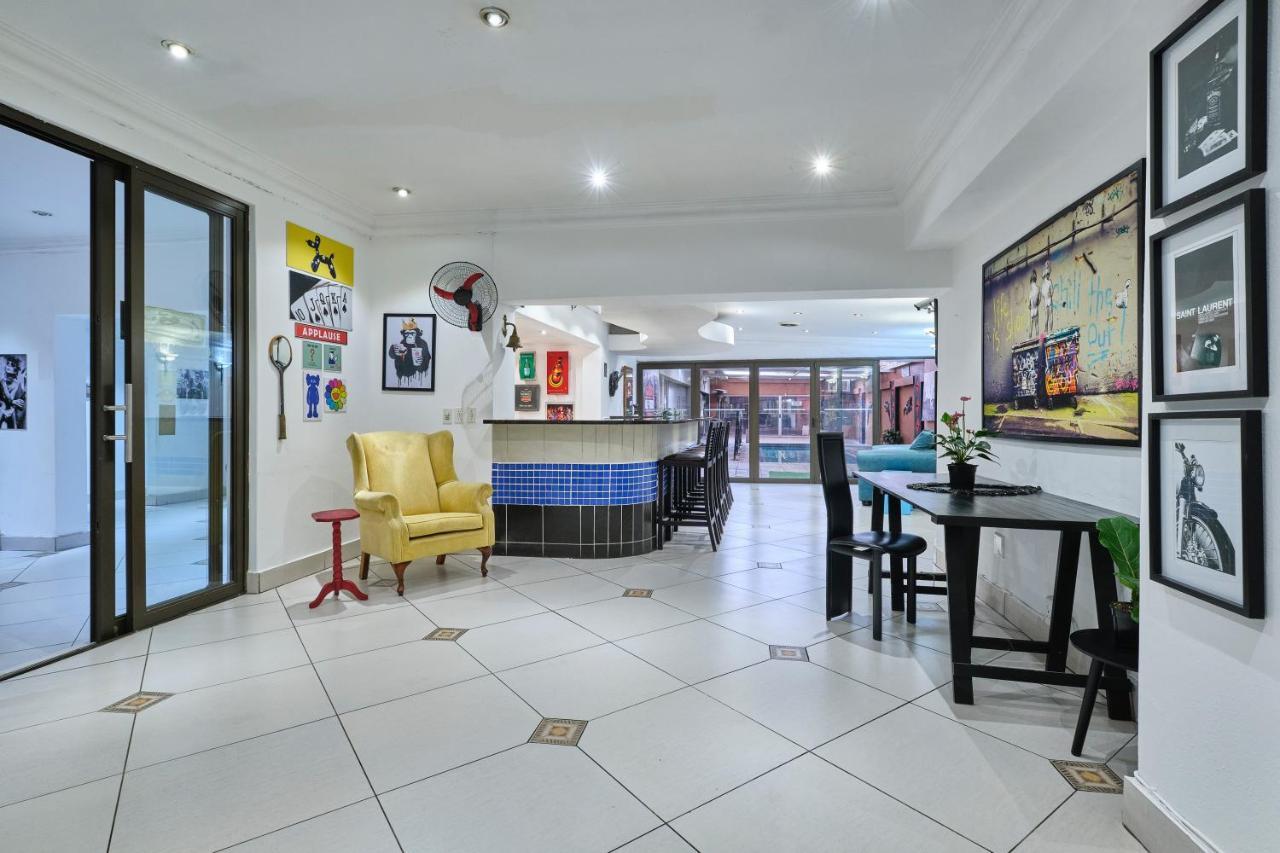 Inn & Out Sandton Park Joanesburgo Exterior foto